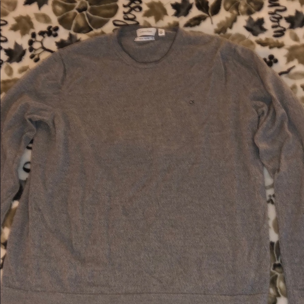 Calvin Klein men’s sweater , gently used. Medium